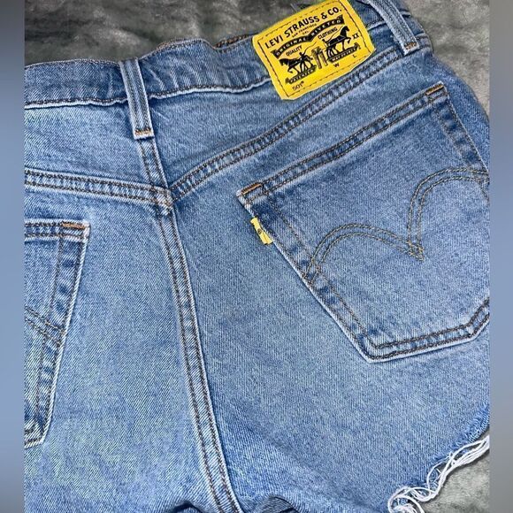 LEVIs 501 x Peanuts Cut Off Denim Shorts Size 27 - Picture 5 of 9